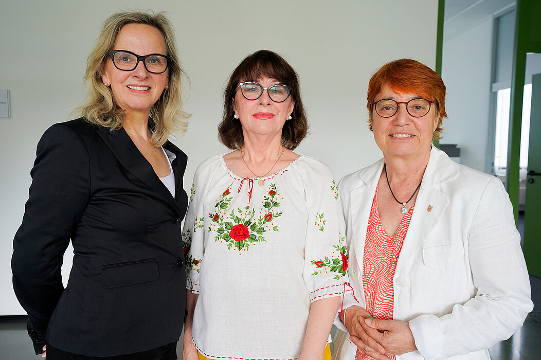 n the middle, Prof. Dr. Kateryna Karpenko, on the right, University President Prof. Dr. Birgitt Riegraf and on the left Prof. Dr. Ruth Hagengruber, Director of the "Center for the History of Women Philosophers and Scientists" at the Paderborn University.