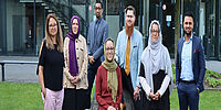 Mitarbeiter des Seminars für Islamische Theologie (v.l.) Milena Mungiuri-Meißner, Naciye Kamcili-Yildiz, Zishan Ghaffar, Muna Tatari, Gerrit Mauritz, Hamideh Mohagheghi, Idris Nassery