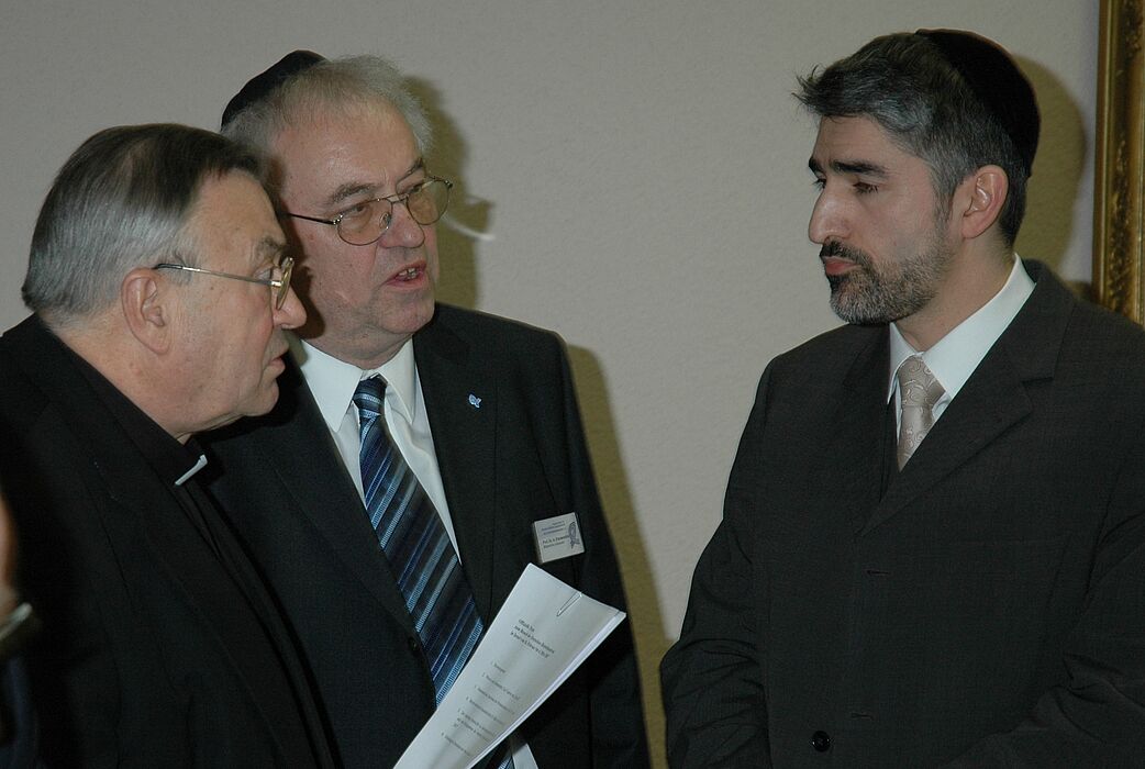 Foto (v. li.): Kardinal Dr. Karl Lehmann, Vorsitzender der Deutschen Bischofskonferenz, Prof. Dr. Hubert Frankemölle, Emeritus der Fakultät für Kulturwissenschaften, Institut für Katholische Theologie, Universität Paderborn, und Rabbiner Julian Chaim
