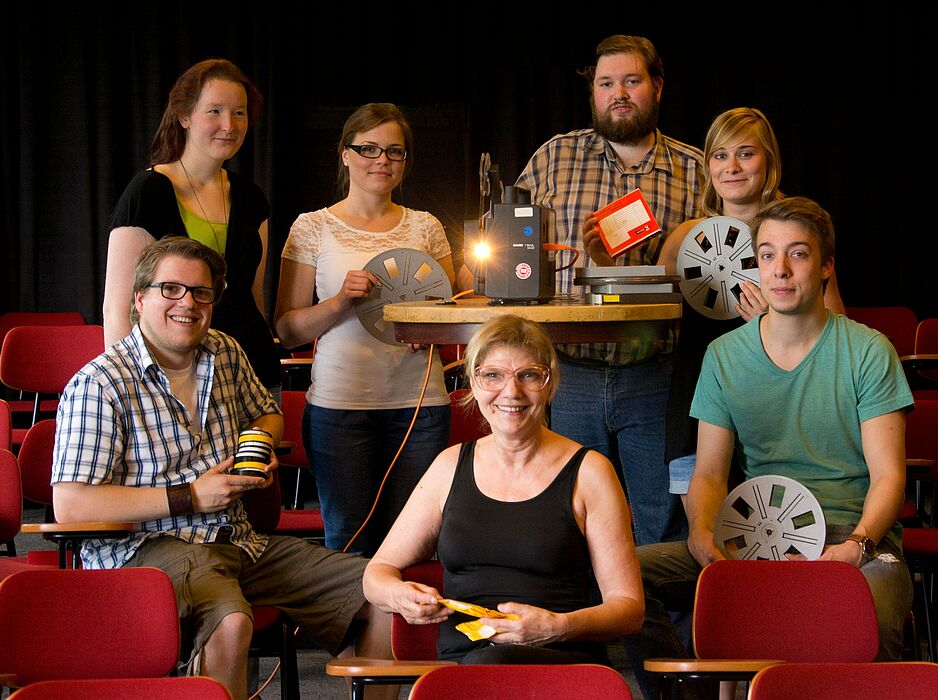 Foto (Universität Paderborn): von links: Arne Beckmann, Johanna Doyé, Isabel Danitz, Prof. Dr. Annette Brauerhoch, Alexander Schultz, Madeleine Ruhe und Christoph Hendrichs.