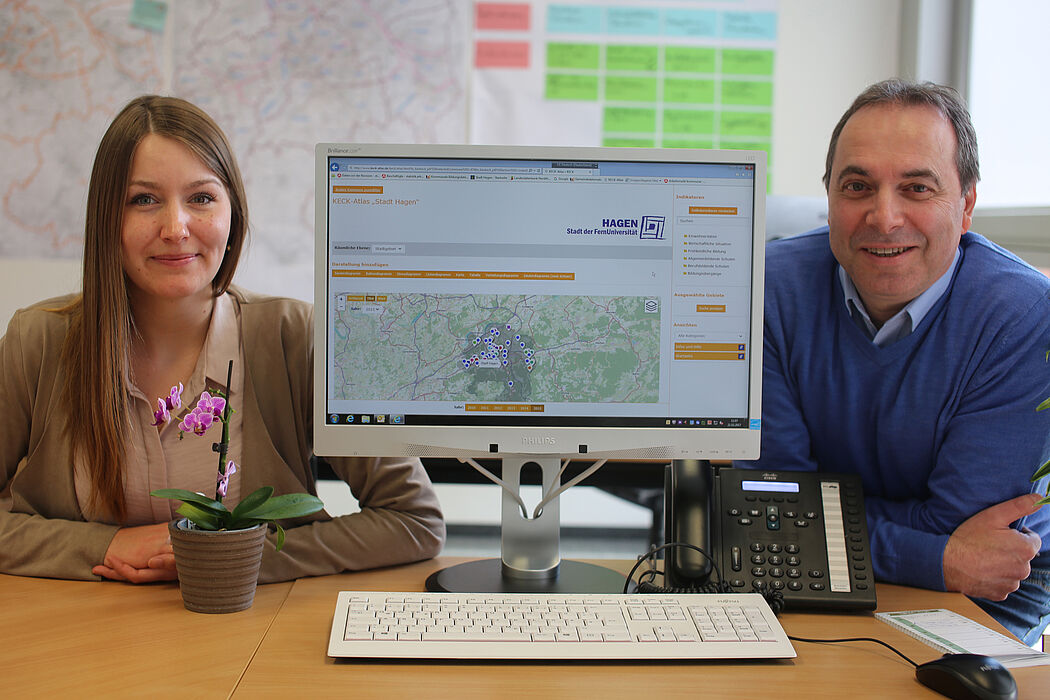 Foto (Universität Paderborn, Reinhard Schwarz): Lea Hörnschemeyer und Peter Hartmann, Projektkoordinatoren Stadt Hagen.