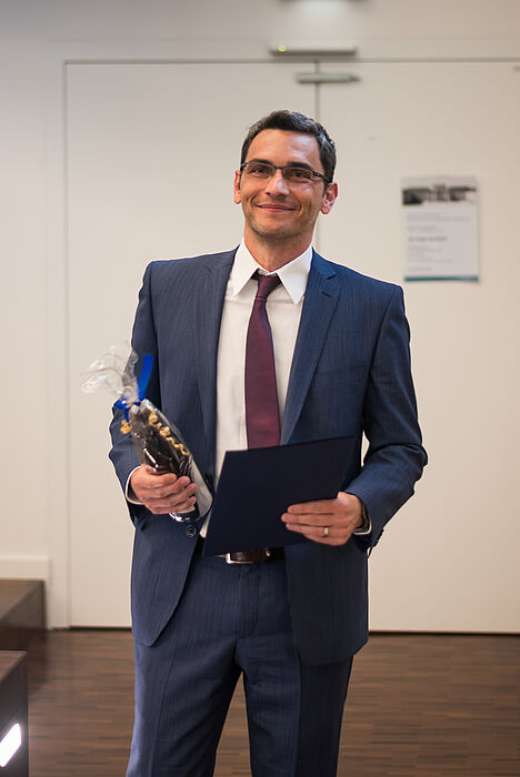 Foto (MaFAT): Prof. Dr. Michael Ebert, neuberufener Professor für „Betriebswirtschaftslehre, insbesondere Controlling“, an der Universität Paderborn, bekam auf der Jahresveranstaltung vom Mannheimer Forum Accounting & Taxation im September den „Yo