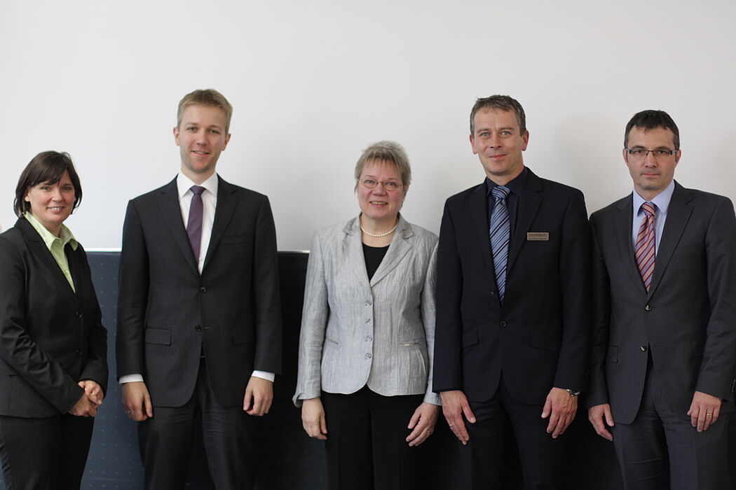 Foto (Universität Paderborn): Das Forum "Wirtschaft trifft Wissenschaft" war dieses Jahr in das WIWI-Ehemaligentreffen integriert, von links: Dr. Claudia Auinger, IHK Ostwestfalen zu Bielefeld, Zweigstelle Paderborn + Höxter, Referatsleiterin Wirtschaft