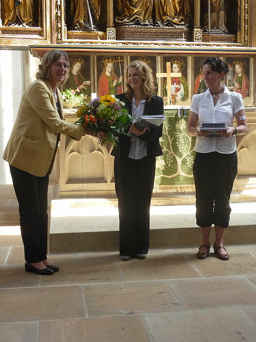 Foto (Hochschule Magdeburg Stendal, Thomas Hartmann): Preisverleihung in Magdeburg: Jutta Busch von der Deutschen Gesetzlichen Unfallversicherung, Diana Riedel von der Universität Paderborn und Gabriele Maass von der Bergischen Universität Wuppertal (v.