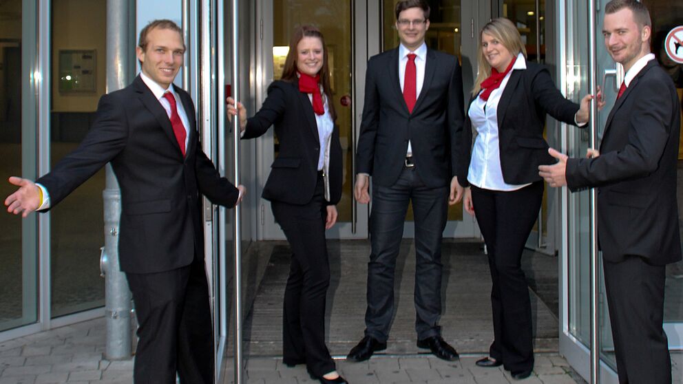 Foto (Universität Paderborn): Das Organisationsteam der LOOK IN! 2012 (v. l.): Thomas Wulf, Laura Bürger, Jan-Philipp Müller, Larissa Stefan, Andre Thiemann.
