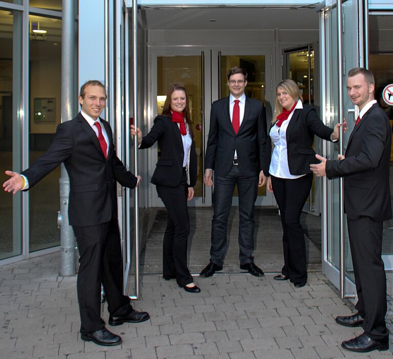 Foto (Universität Paderborn): Das Organisationsteam der LOOK IN! 2012 (v. l.): Thomas Wulf, Laura Bürger, Jan-Philipp Müller, Larissa Stefan, Andre Thiemann.