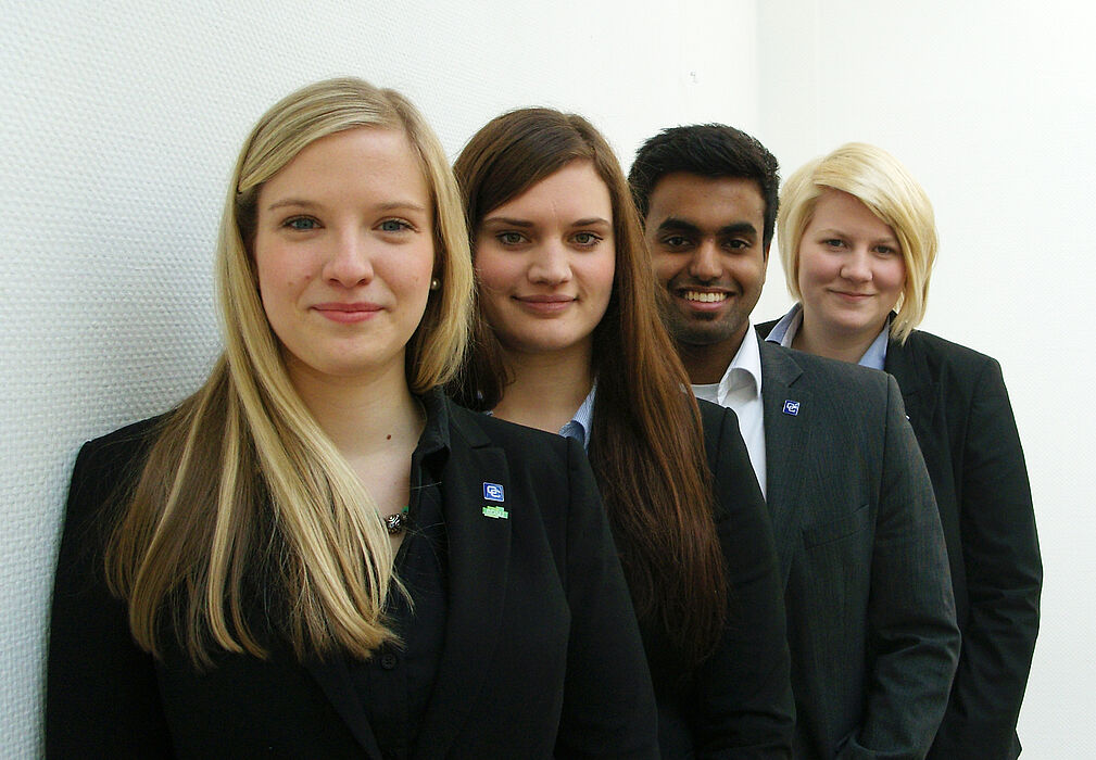 Foto: Das neue Vorstandsteam des Campus Consult e.V.: (v. l.) Astrid  Flemming (1. Vorsitzende / Vorstand Netzwerke), Kristina Lizenberger (Vorstand  Finanzen & Recht), Sasikaran Sathalingam (Vorstand Unternehmenskontakte) und Gyde Herrmannsen (2. Vorsitz