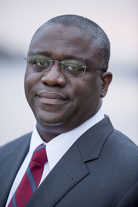 Abbildung: Dr. Lawrence E. Jones
