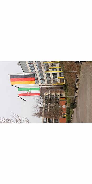 Abbildung: Trauerbeflaggung an der Universität Paderborn