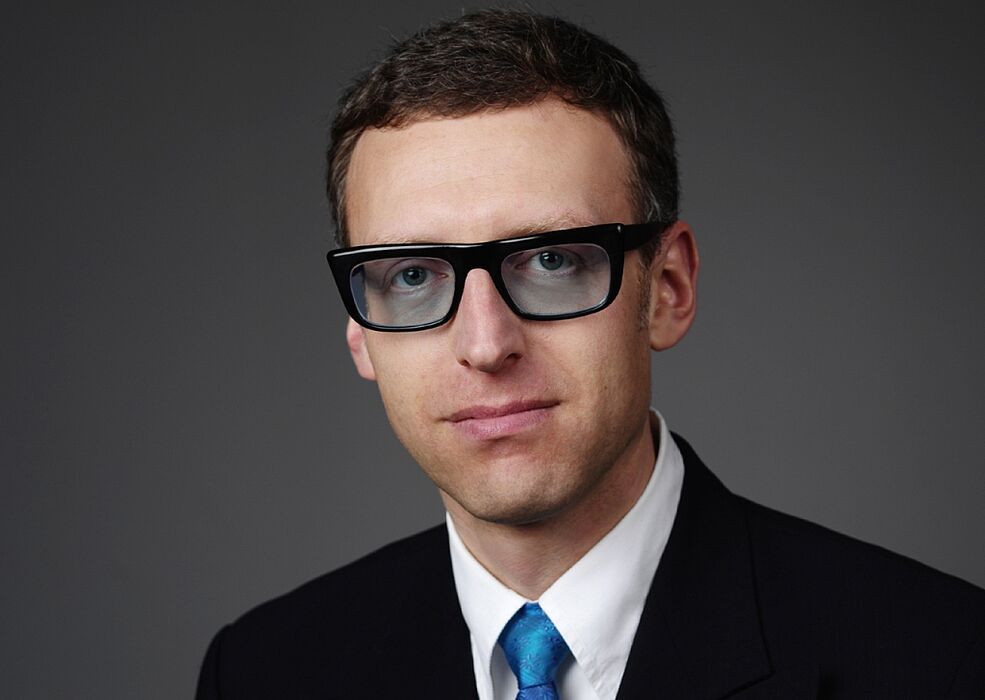 Foto (Universität Paderborn): Prof. Dr. Dr. Andreas Löffler ist Inhaber der neuen Professur „Betriebswirtschaftslehre, insbesondere Finanzierung und Investition“ an der Fakultät für Wirtschaftswissenschaften.