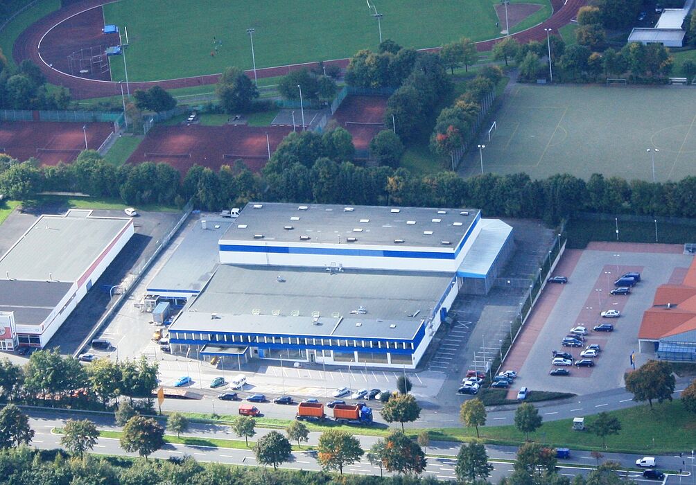 Luftbild (Universität Paderborn, Tibor Werner Szolnoki):Die ehemalige Praktiker-Baumarkt ist jetzt ein Gebäude der Universität Paderborn.