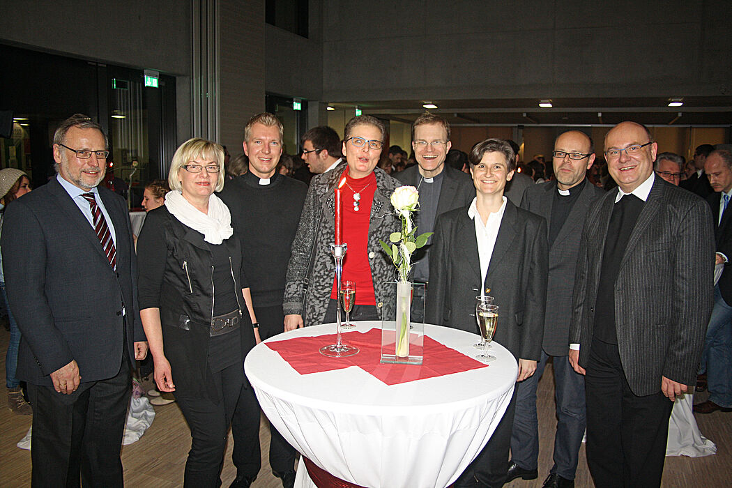 Foto: Stimmten sich im Forum St. Liborius auf 2014 ein: Prof. Volker Peckhaus (Uni PB / v. l.), Hildegard Krüger, Studierendenpfarrer Nils Petrat (beide KHG), Prof. Christiane Koch (KatHO), Hans Jürgen Rade (Direktor Pauluskolleg), Benedetta Michelini (
