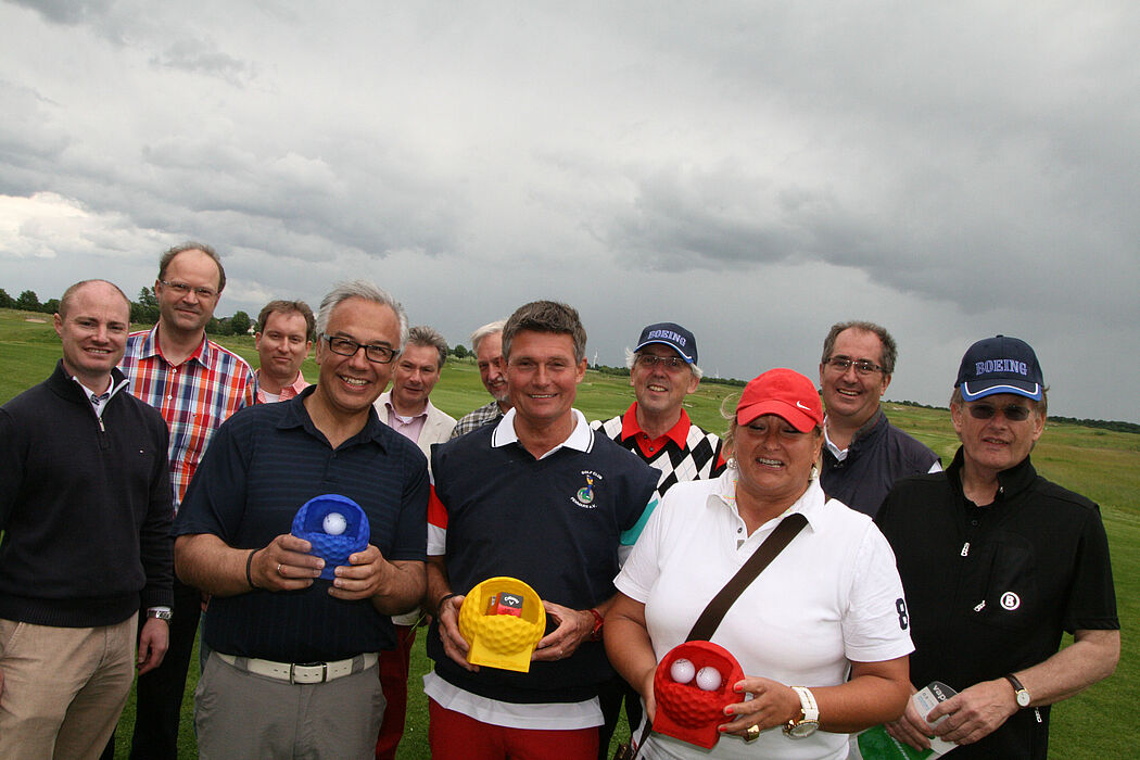 Foto (Universität Paderborn, Andreas Götte) v. l.: Stephan Eelman (Boeing), Hans-Ulrich Büse (Blue Production), Michael Aßauer (Sparkasse Paderborn Detmold), Emin Özel, Dietrich Honervogt (Stadt Paderborn), Prof. Dr. Wilhelm Schäfer (Universität Pa