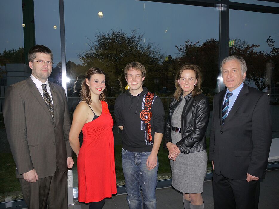 Foto (Universität Paderborn, Heike Probst): Fairness als gemeinsames Thema (v. l. n. r.): Prof. Dr. Claus-Jochen Haake, Jennifer Stania, Thim Frederik Strothmann, Prof. Dr. Ruth Hagengruber und  Dr. Michael Laska, Sprecher der Planungsgruppe für die Vor
