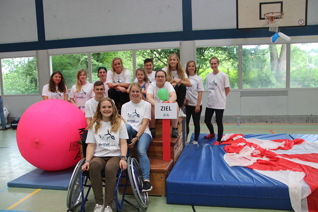 Foto (Universität Paderborn): Studierende der Uni Paderborn (Gruppe 1)