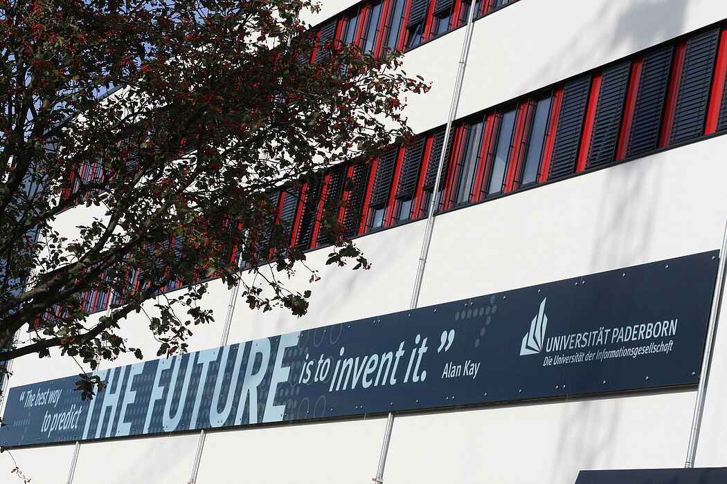 Foto (Universität Paderborn): O-Gebäude der Universität Paderborn