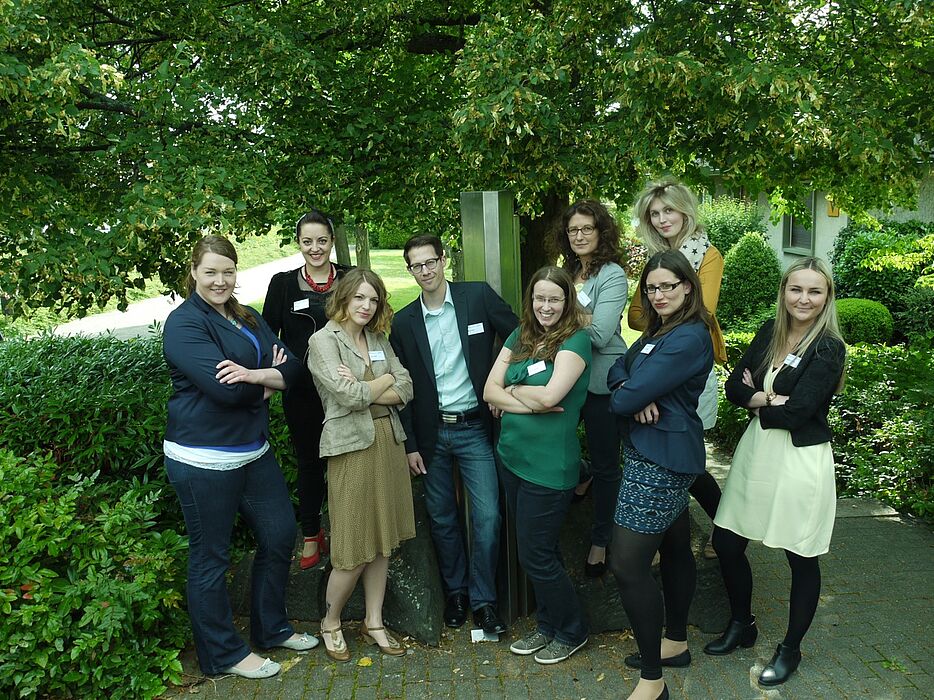 Abbildung (v. l. n. r.): Das Organisationsteam der Graduiertentagung: Karina Lammert, Ilka Zänger, Julia Kröger, Kevin M. Dear, Jannica Budde, Julia Steinhausen, Katharina Gefele, Leonie Süwolto und Valentina Lehmann.
