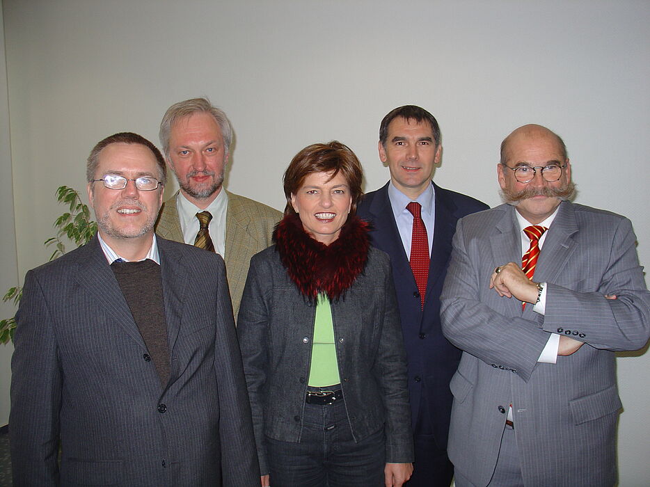 Foto: Freuten sich über die ersten, erfolgreich verlaufenen Projektmonate von "Locomotion" (v. li.):  BMBF-Projektleiter Max Kamp, Berlin, Prof. Dr. Wilhelm Schäfer, Prorektor für Forschung und wissenschaftlichen Nachwuchs, Universität Paderborn, MdB 