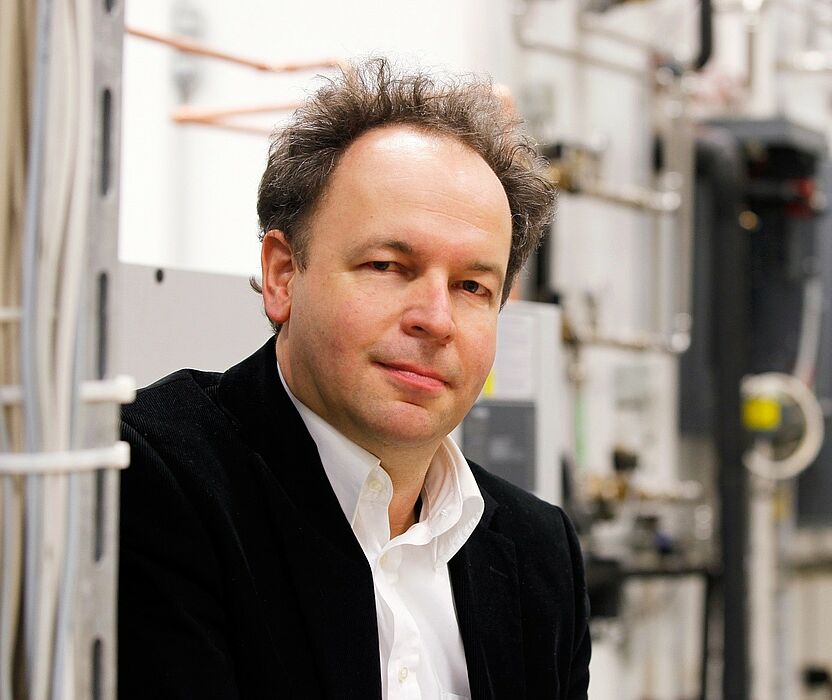 Foto (Universität Paderborn): Stefan Krauter ist Professor für Nachhaltige Energiekonzepte an der Universität Paderborn. Er war von 1998 bis 2005 als Gastprofessor in Brasilien und danach dort mehrfach als Gutachter und Berater für die Deutsche Gesell
