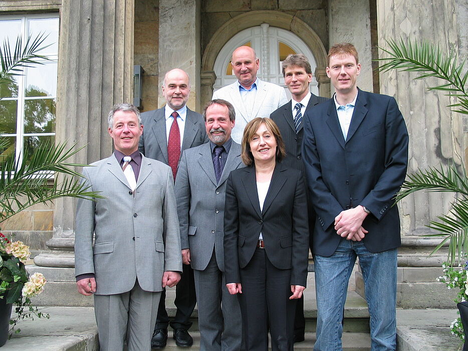 Foto (Ramona Wiesner) (v.li.): Prof. Martin Christian Vogel, Prof. Dr. Dieter Timmermann, Prof. Tilmann Fischer, Prof. Dr. Reiner Körfer, Prof. Dr. Beate Rennen-Allhoff, Prof. Dr. Nikolaus Risch und Volker Zerbe. Prof. Dr. Klaus Töpfer, der auf der Rüc