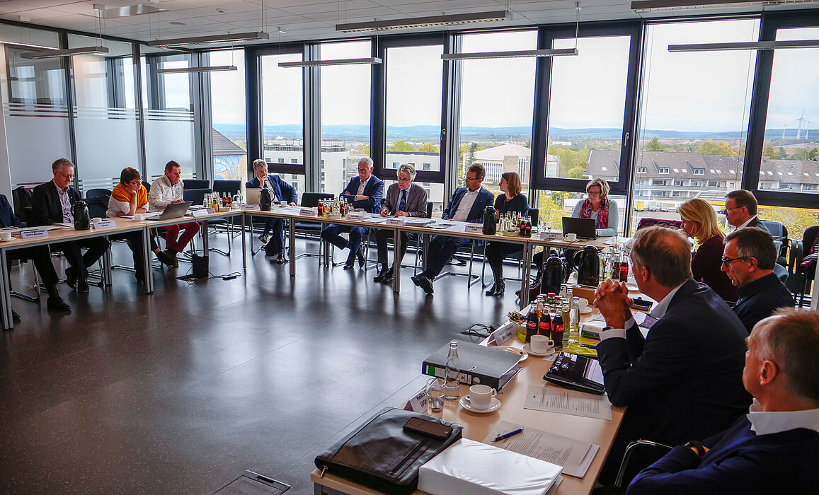 Foto (Universität Paderborn, Johannes Pauly): Sitzung der LRK NRW im Gebäude Q der Universität Paderborn.