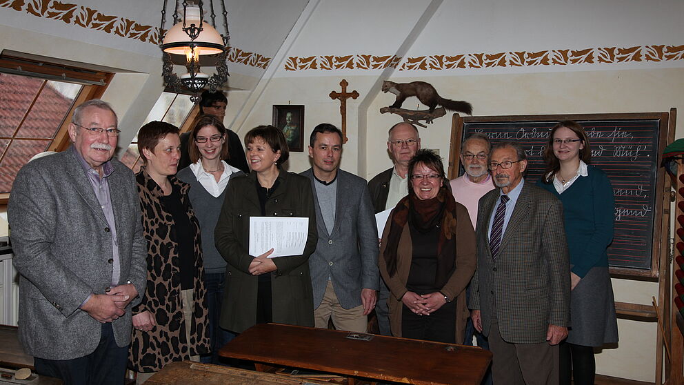 Foto (Universität Paderborn, Christoph Beklas): v. li.: Clemens Schäfers (Leiter des Schulmuseums Paderborn), Prof. Dr. Christine Freitag (Universität Paderborn, Fakultät für Erziehungswissenschaften), Imke von Bargen, Christiane Voßhans-Schöningh 