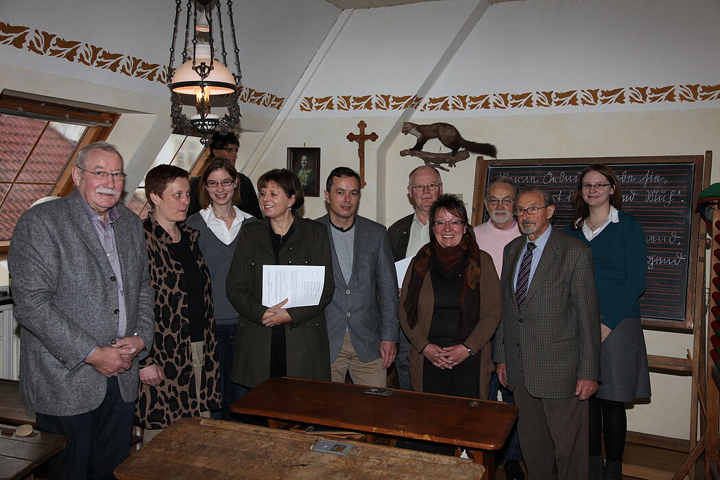 Foto (Universität Paderborn, Christoph Beklas): v. li.: Clemens Schäfers (Leiter des Schulmuseums Paderborn), Prof. Dr. Christine Freitag (Universität Paderborn, Fakultät für Erziehungswissenschaften), Imke von Bargen, Christiane Voßhans-Schöningh 