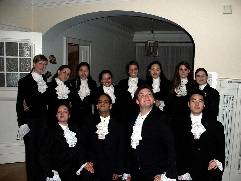 Foto: Die Gesangsklasse von Prof. Sabine Ritterbusch, Hochschule für Musik Detmold, bringt Mozarts "Hochzeit des Figaro" zur Aufführung