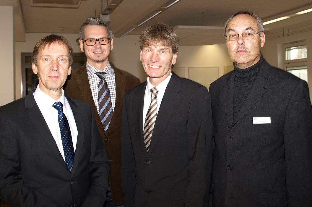 Foto (Universität Paderborn, Bianca Oldekamp): Sie informierten über die Universität Paderborn, das derzeitige Studienangebot und Besonderheiten rund um die Uni (v. l.): Rüdiger Matisz, Vorsitzender der Geschäftsführung der Agentur für Arbeit Pader