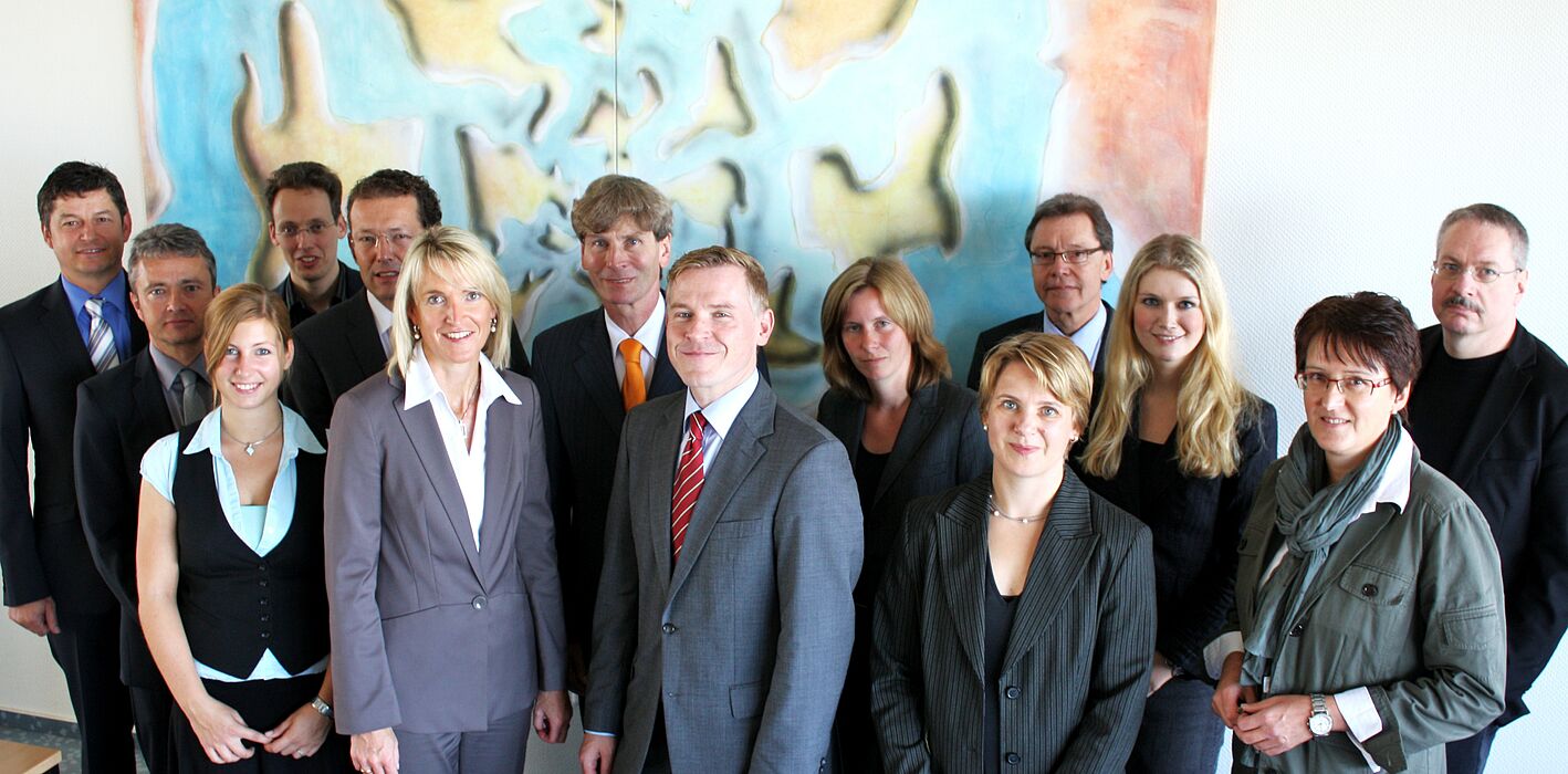Foto (Universität Paderborn, Patrick Kleibold): Im Senatssitzungssaal der Universität Paderborn hat der Experte für das Thema Zukunft der wissensbasierten Wertschöpfung und Hochschullandschaften Dr. Rollwagen einen Vortrag zum Thema „Die Universitä