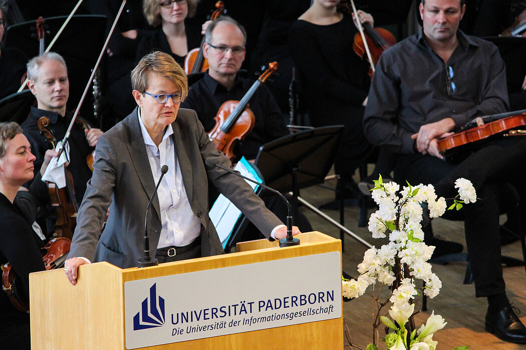 Foto (Universität Paderborn, Johannes Pauly): Prof. Dr. Dr. h. c. Susanne Baer, Richterin des Bundesverfassungsgerichts, hielt beim Neujahrsemfang die Festrede.