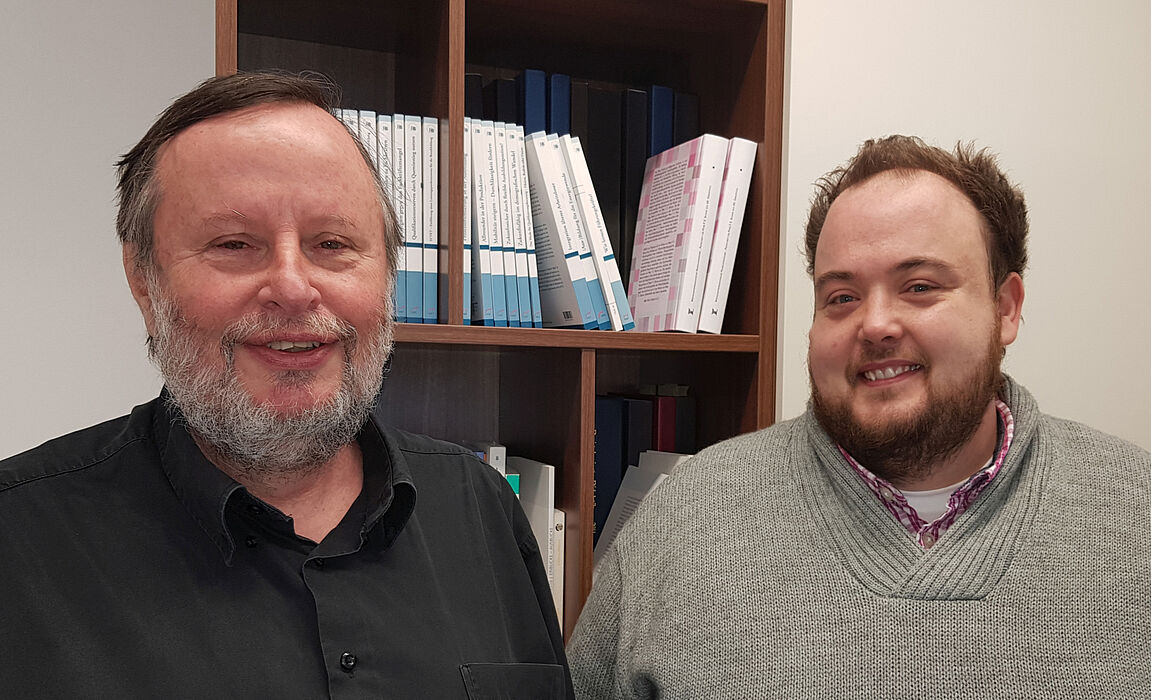 Foto (Universität Paderborn, Dr. Reinhard Schwarz): Wirtschaftspädagoge Prof. Dr. Peter F. E. Sloane (li) mit Projektkoordinator Dr. Elmar Janssen.