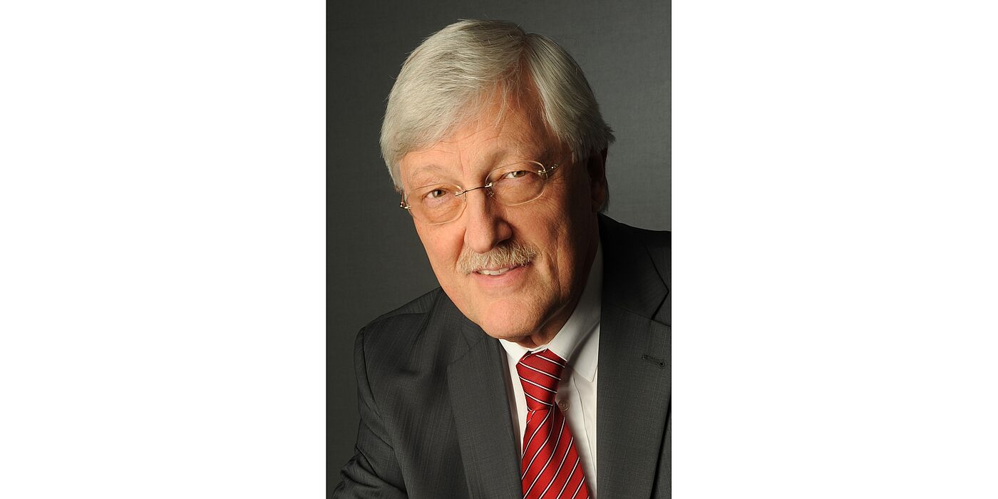 Foto (Stadt Paderborn): Bürgermeister a. D. Heinz Paus wird Ehrenbürger der Universität Paderborn.