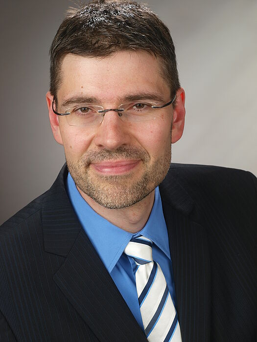 Foto: Prof. Dr.-Ing. Hans-Joachim Schmid, Lehrstuhl für Mechanische Verfahrenstechnik und Umweltverfahrenstechnik, Fakultät für Maschinenbau, Universität Paderborn