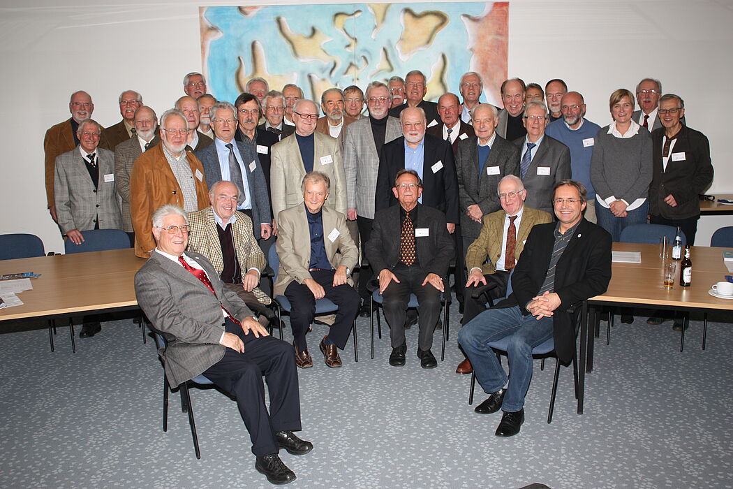 Foto (Universität Paderborn, Jan Aulenberg): Zum siebten Mal fand am 10. November das „Emeriti-Treffen“ der ehemaligen Professoren der Universität Paderborn statt. Über 30 Ehemalige folgten der Einladung des Ehemaligenvereins der Universität Alumn