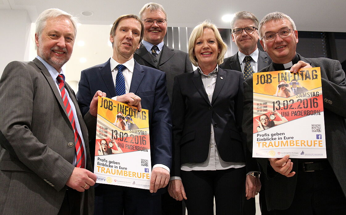 Foto (Universität Paderborn, Nina Reckendorf) Freuen sich auf viele Besucher (v. li.): Prof. Dr. Wilhelm Schäfer, Präsident der Universität Paderborn, Rüdiger Matisz, Geschäftsführer der Agentur für Arbeit, Stefan Ruberg, Präsident des Rotary Clu
