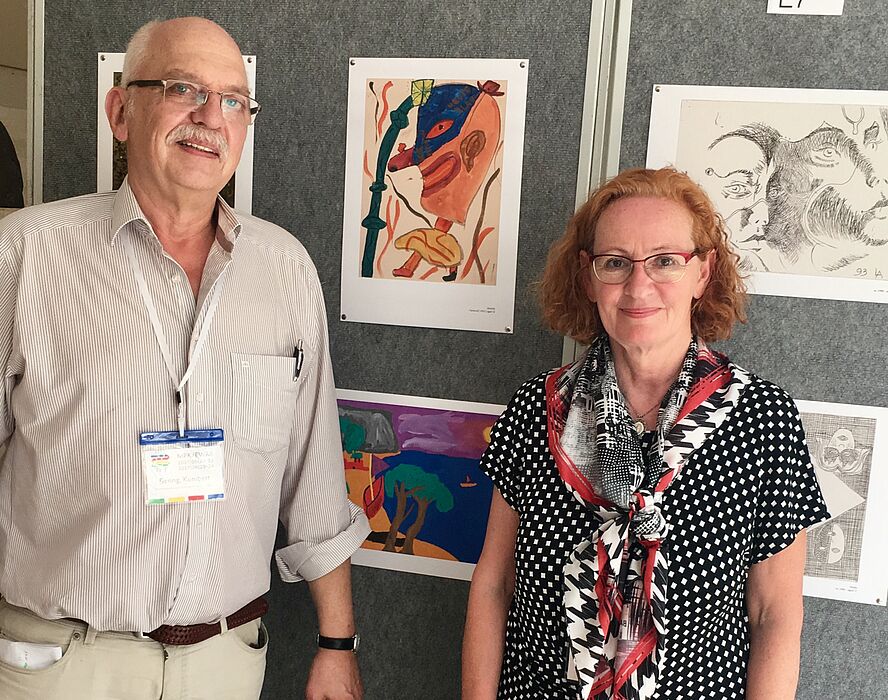 Foto (Copyright Prof. Andrea Karpati): Prof. Dr. Jutta Ströter-Bender, Universität Paderborn, und Prof. Dr. Kunibert Bering, Kunstakademie Düsseldorf.