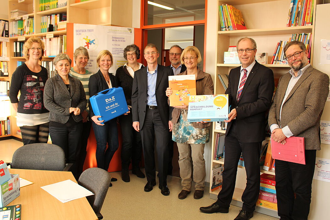 Foto (Universität Paderborn, Frauke Döll), v. li.: Erika Berner-Kaffenberger, Elvira Topalovic, Cornelia Zierau, Claudia Kukulenz, Annegret Hilligus, Oliver Vorndran, Volker Peckhaus, Anne Mischendahl, Manfred Müller, Michael Hofmann.