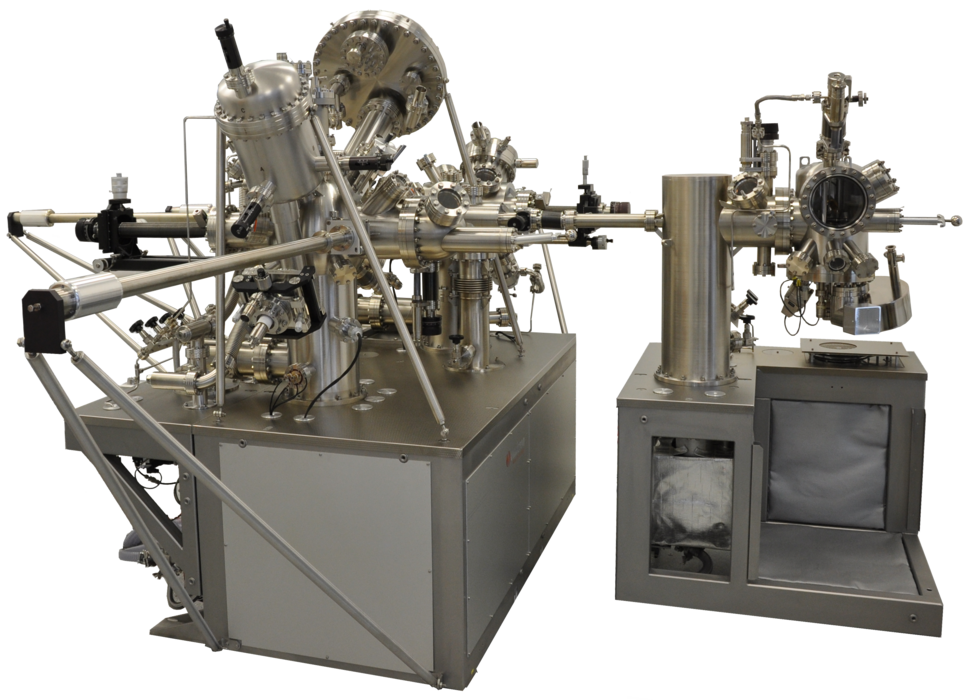Foto (Universität Paderborn / TMC): Mit dem Ultrahochvakuum-Analytik-System können physikalische und chemische Prozesse an Oberflächen bis in die Nano-Skala untersucht werden.