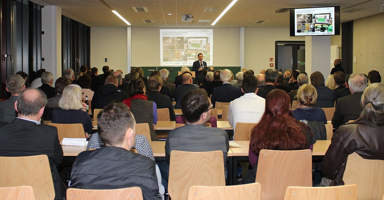 Gespannte Zuhörer beim Paderborner Firmenforum / UG-Netzwerktreffen. (Foto: Universität Paderborn, Julia Pieper)