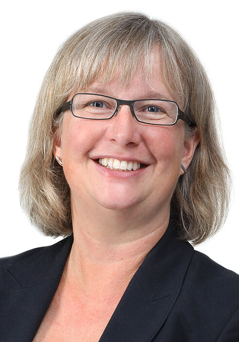 Foto (Universität Paderborn, Adelheid Rutenburges): Simone Probst, Vizepräsidentin für Wirtschafts- und Personalverwaltung der Universität Paderborn.