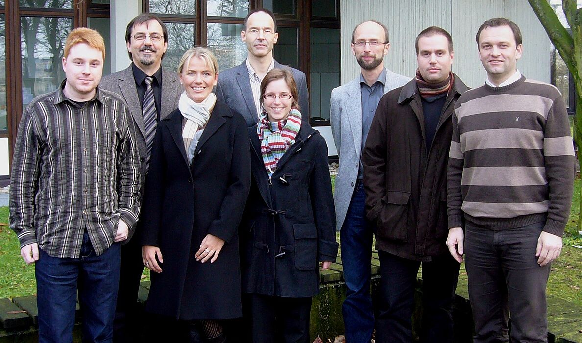 Foto (v. li.): Haben das Projekt gestartet Dennis Hannwacker (Resolto), Prof. Dr. Gregor Engels (s-lab – Universität Paderborn, Koordinator), Tanja Krüger (Resolto), Prof. Dr. Benno Stein (Bauhaus-Universität Weimar), Anna Falkenhain (Resolto), Dr. T