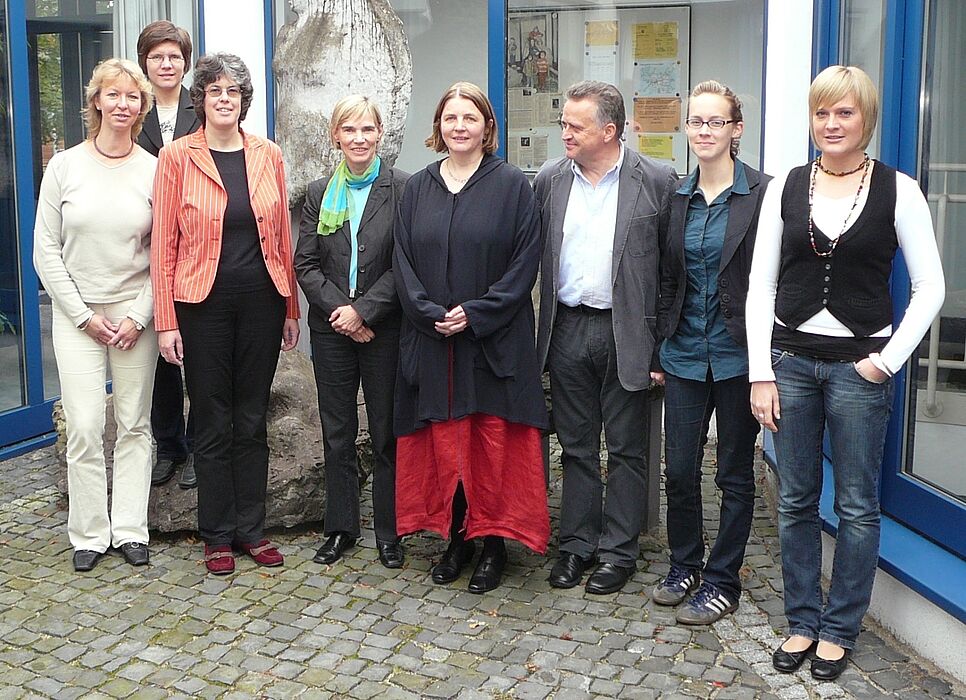 Foto (Martin Decking): Engagiert in der Europa-Zusammenarbeit (v. l.): Bianka Gehler, Tamina Urbaniak, Dr. Annegret Hilligus, Beth Adams-Ray, Prof. Dr. Maria Anna Kreienbaum, Dr. Florian Söll, Barbara Atorf, Judith Knappstein