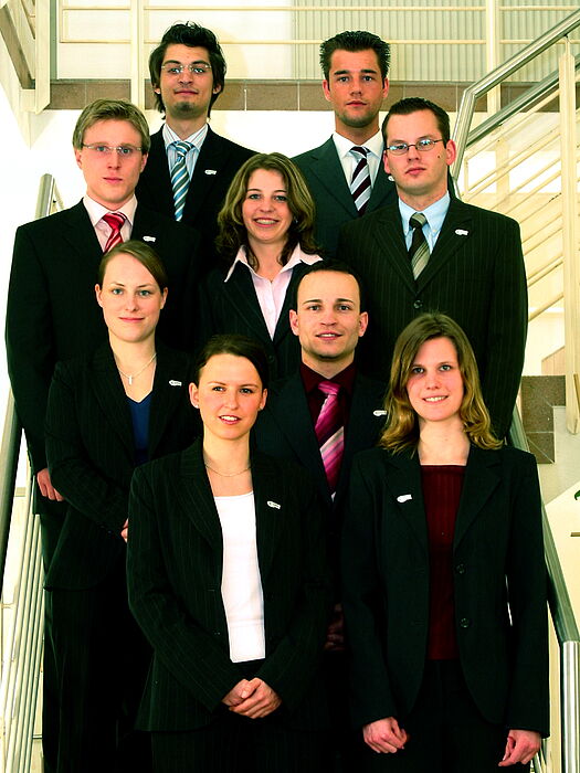 Foto: In Brüssel mit Silbermedaille ausgezeichnet - der erweiterte Vorstand von Campus Consult (von oben links nach unten rechts): Fabian Finke, Daniel Flake, Nicolas Hake, Kerstin Husemann, Sebastian Hilse, Frauke Seifert, Thomas Wende, Frauke Huxoll un