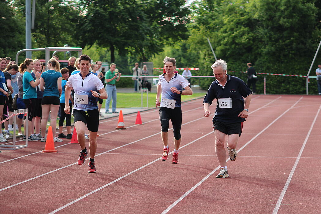 Foto (Universität Paderborn, Patrick Kleibold): Campuslauf an der Universität Paderborn am 12. Juni 2013.