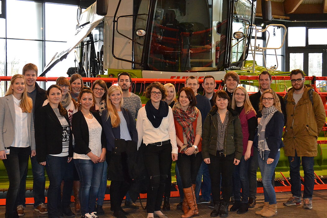 Foto (pro Wirtschaft GT GmbH, Heidi Grefer): Die Studierenden im Technoparc der CLAAS KGaA mbH, Harsewinkel.
