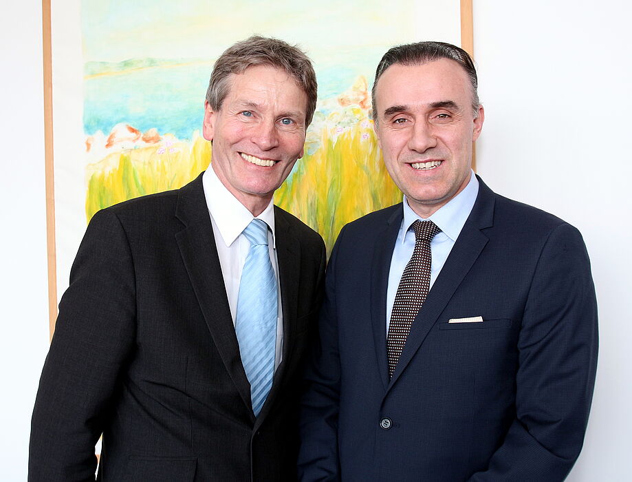 Foto (Universität Paderborn, Vanessa Dreibrodt): Prof. Dr. Nikolaus Risch, Präsident der Universität Paderborn, traf den türkischen Generalkonsul Ufuk Gezer zum Gespräch.