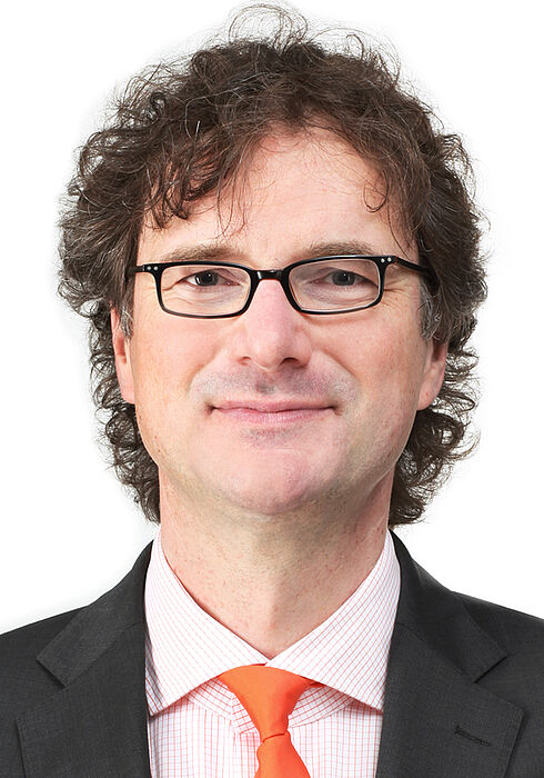Foto (Universität Paderborn, Adelheid Rutenburges): Prof. Dr. Rüdiger Kabst.