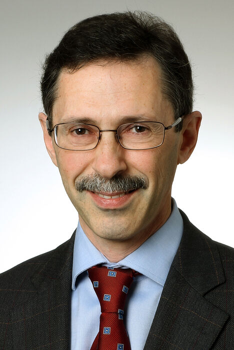 Foto (Universität Paderborn): Prof. Dr.-Ing. Eugeny Kenig, Lehrstuhl für Fluidverfahrenstechnik, Fakultät für Maschinenbau.