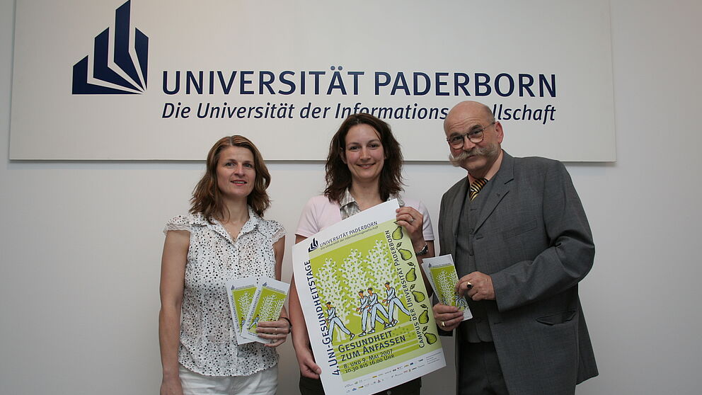 Foto: Sandra Bischof (Mitte), Leiterin des AK Gesunde Hochschule, arbeitet gemeinsam mit Diana Riedel, Sachgebiet Arbeits-, Gesundheits- und Umweltschutz der Uni-Verwaltung, daran, die Gesundheit der Hochschulangehörigen zu verbessern. Unterstützung gib